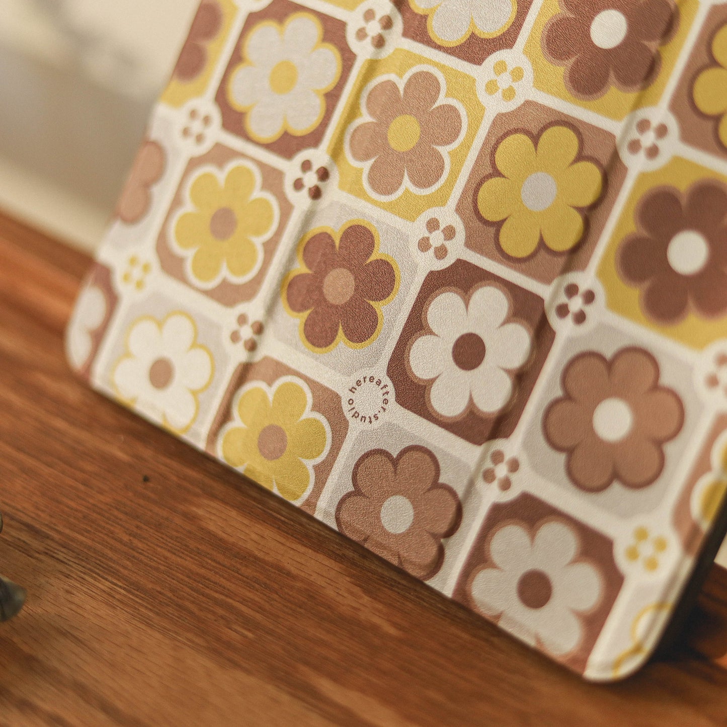 【 iPad Case 】木春菊 𝐏𝐚𝐫𝐢𝐬 𝐃𝐚𝐢𝐬𝐲 ✿ DAY|花見 𝑩𝑳𝑶𝑺𝑺𝑶𝑴