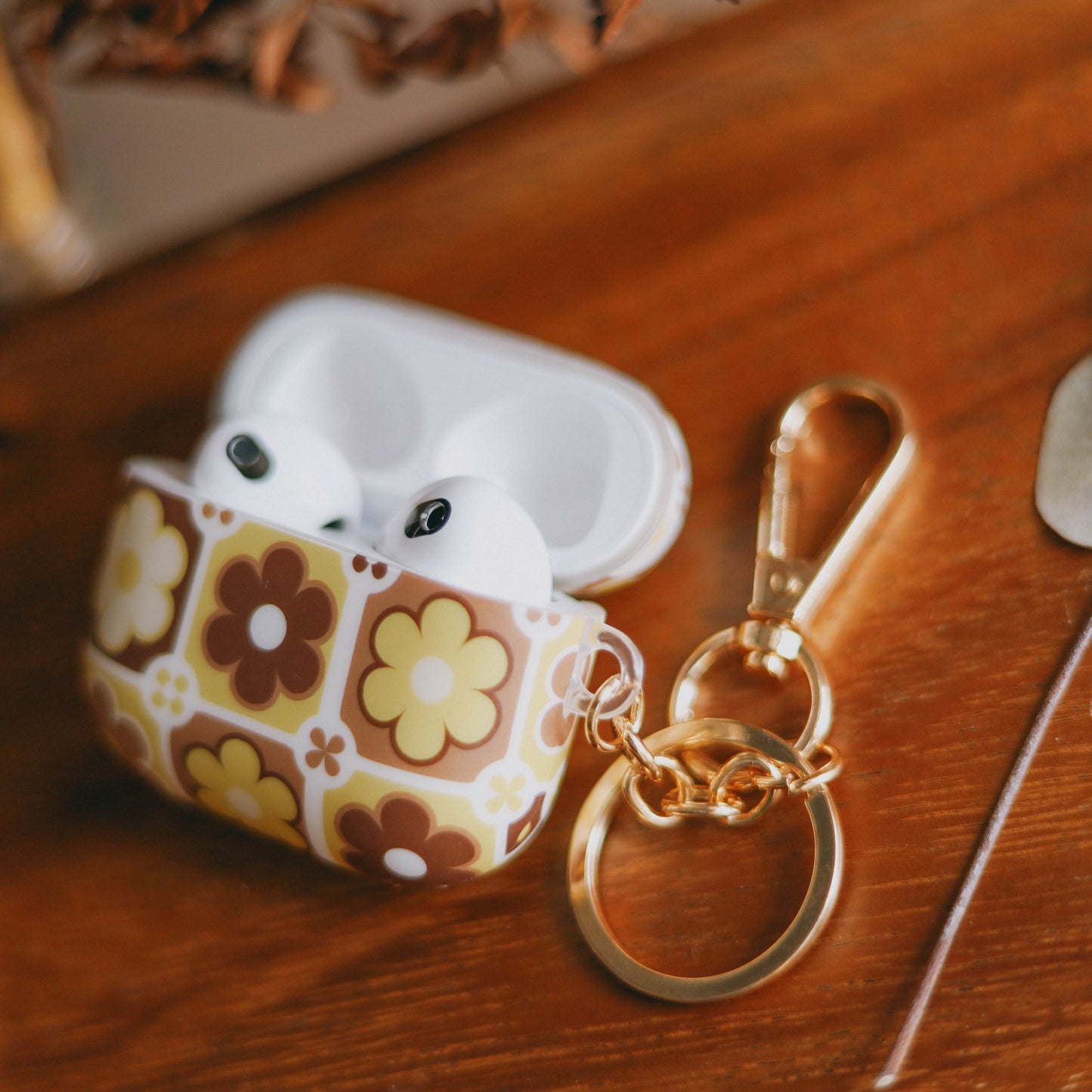 【AirPods Case】木春菊 𝐏𝐚𝐫𝐢𝐬 𝐃𝐚𝐢𝐬𝐲 ✿ 花見 𝑩𝑳𝑶𝑺𝑺𝑶𝑴|DAY