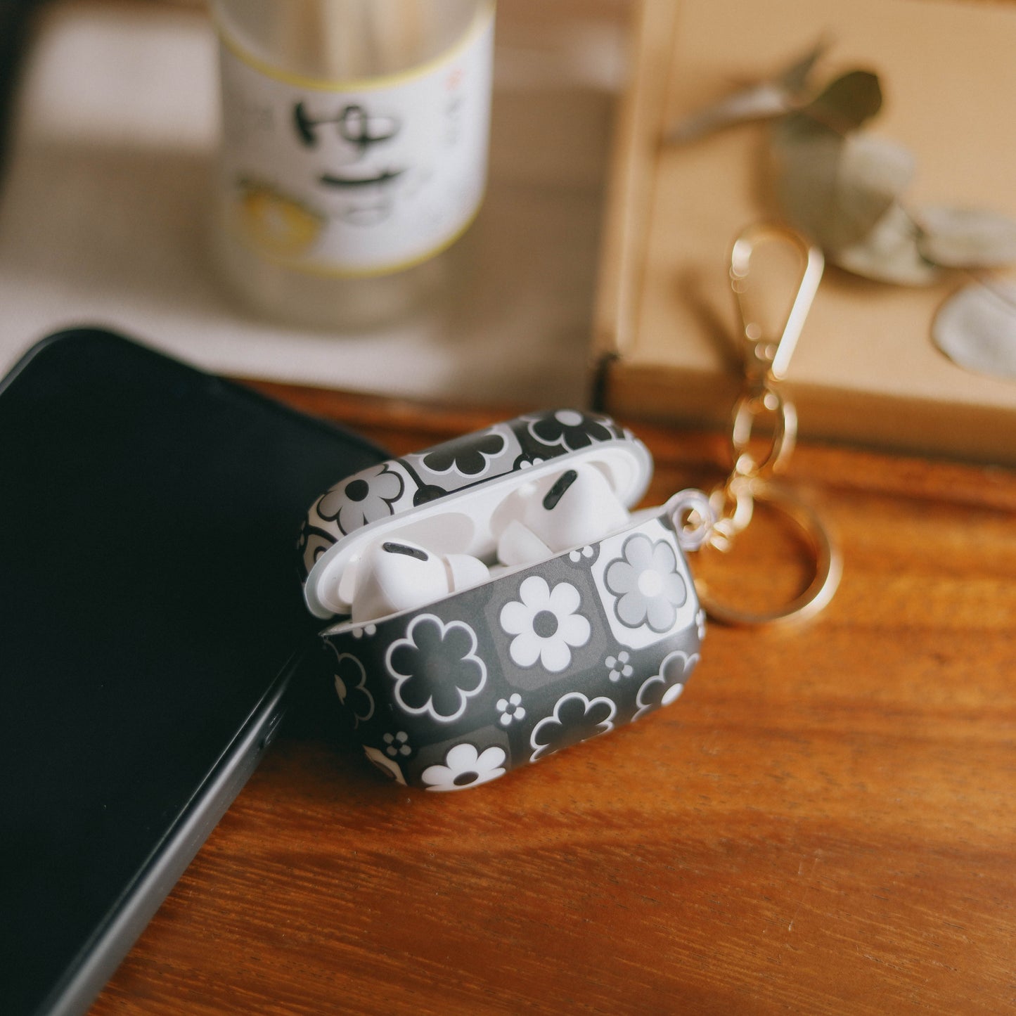 【AirPods Case】木春菊 𝐏𝐚𝐫𝐢𝐬 𝐃𝐚𝐢𝐬𝐲 ✿ 花見 𝑩𝑳𝑶𝑺𝑺𝑶𝑴|NIGHT