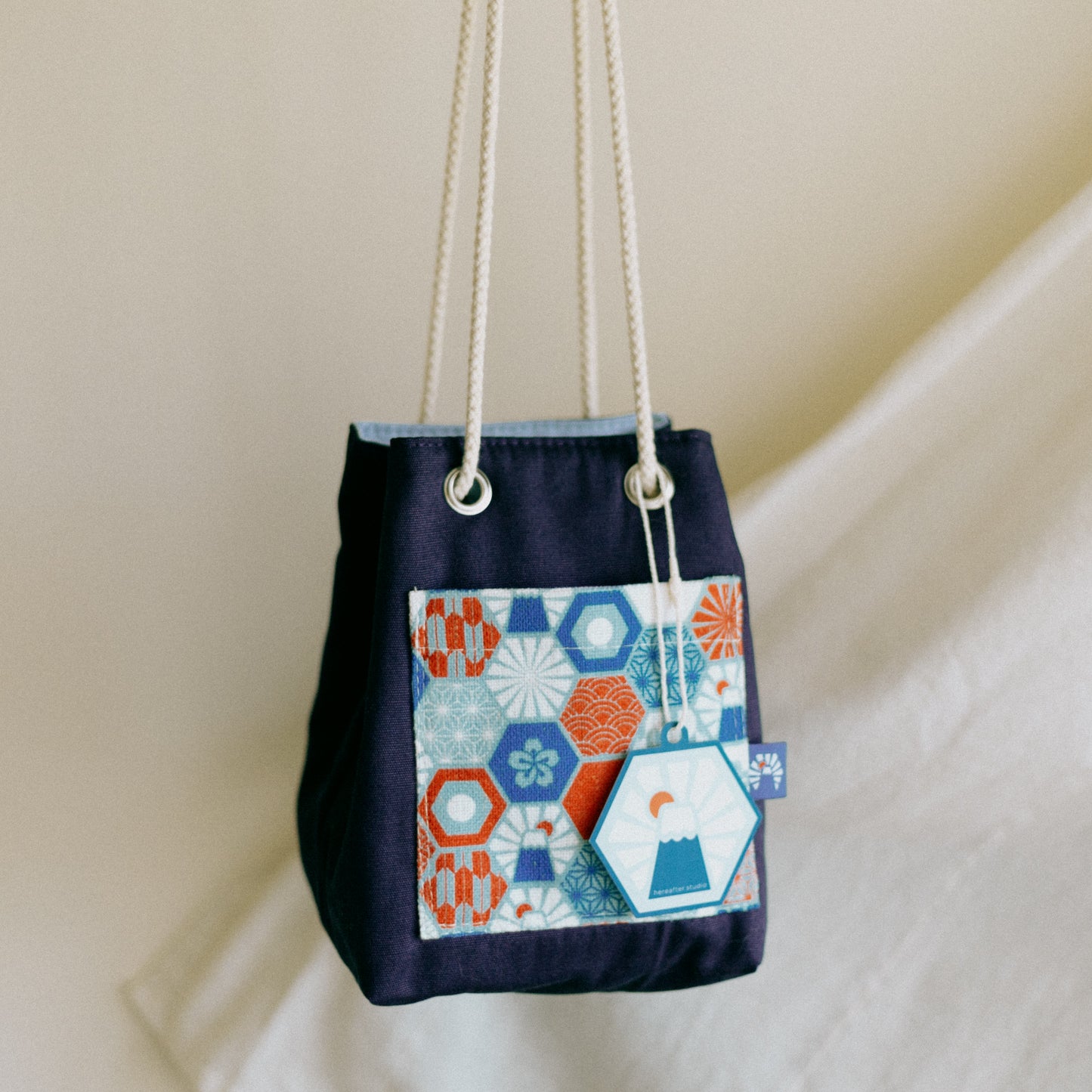 【漁夫袋】富士山 🗻｜紅｜六角磁磚系列 ϟ 深藍色