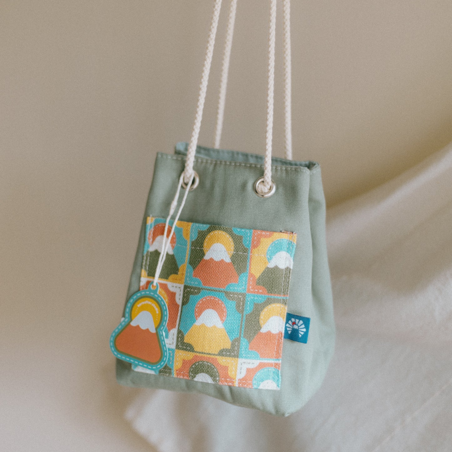 【漁夫袋】𝗣𝗔𝗦𝗧𝗘𝗟｜🪡 刺繡風 X 富士山 🗻 ϟ 湖綠色