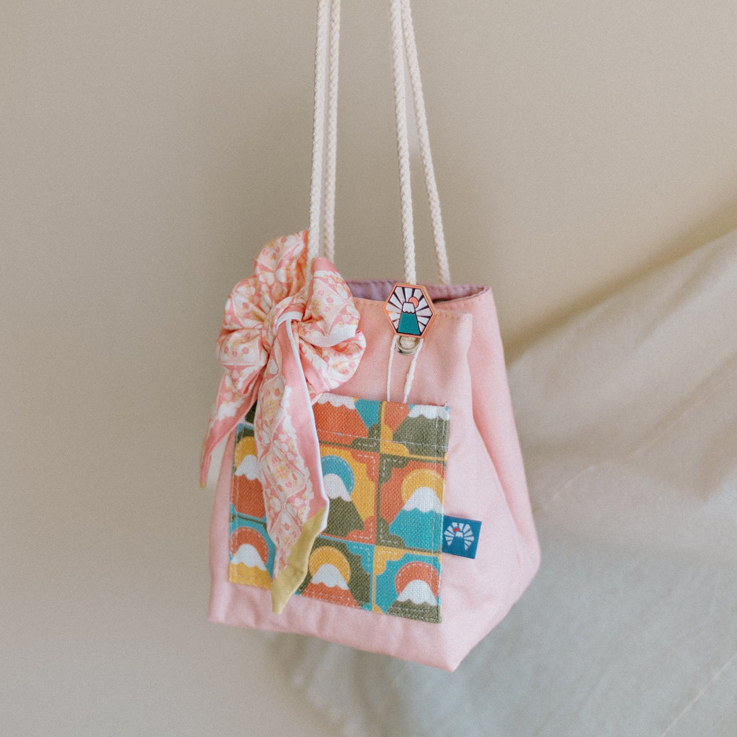 【漁夫袋】𝗣𝗔𝗦𝗧𝗘𝗟｜🪡 刺繡風 X 富士山 🗻 ϟ 粉色