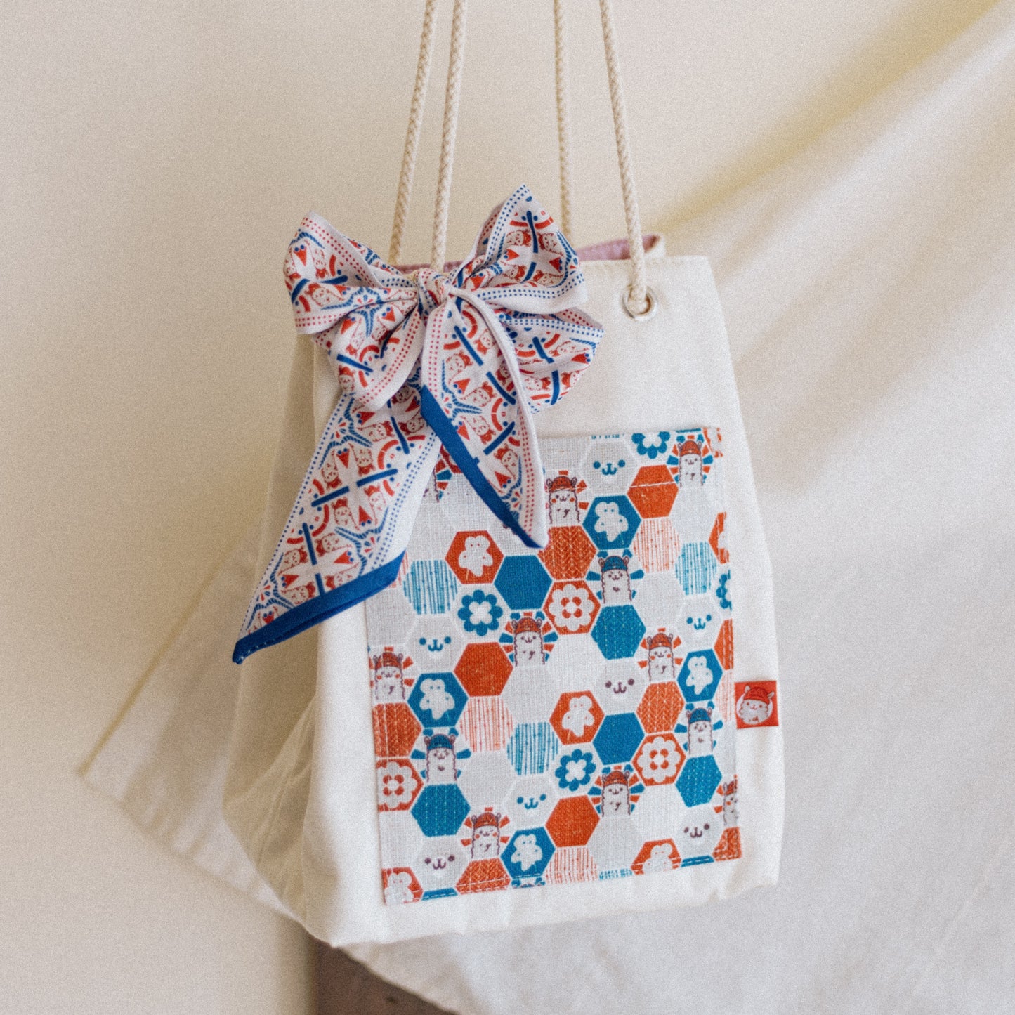 【漁夫袋】草泥馬｜🦙 紅藍｜六角磁磚系列 ϟ 米白