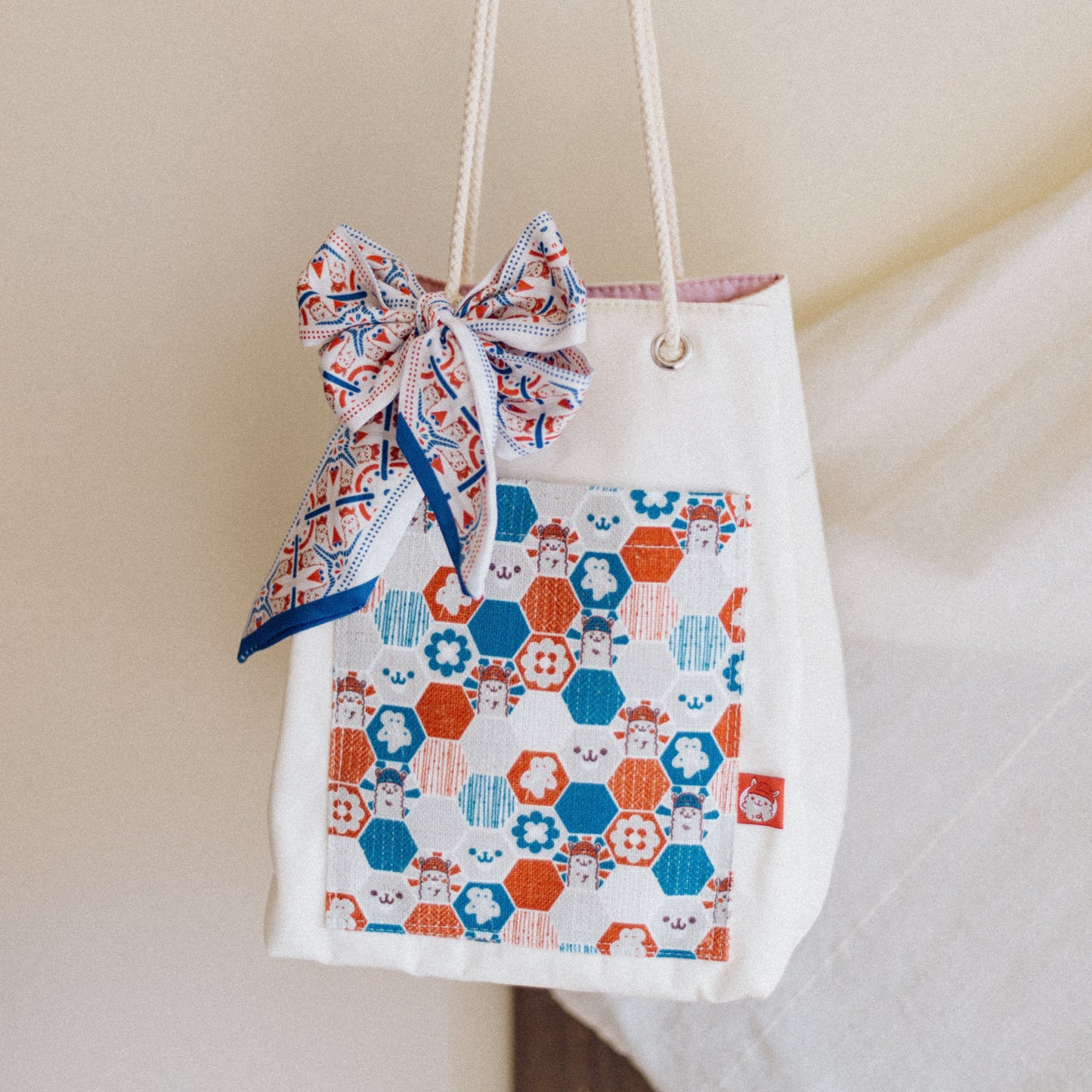 【漁夫袋】草泥馬｜🦙 紅藍｜六角磁磚系列 ϟ 米白