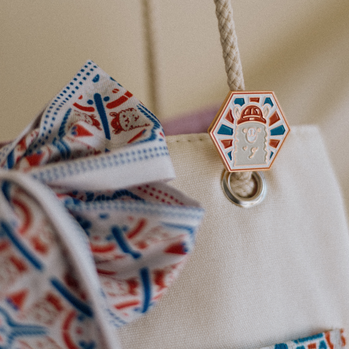 【漁夫袋】草泥馬｜🦙 紅藍｜六角磁磚系列 ϟ 米白