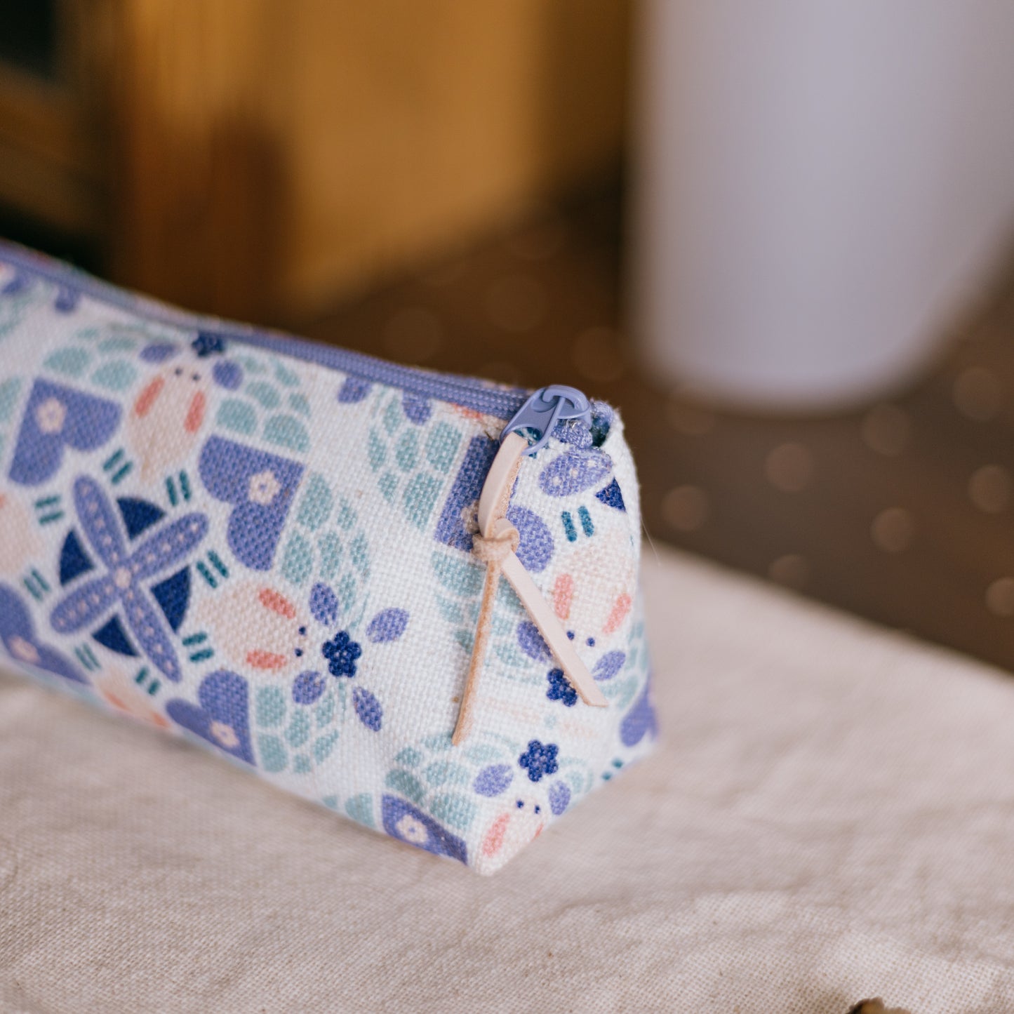 【三角拉鍊包】the Moonlight Rabbit 🐇 小月兔｜紫色｜磁磚系列