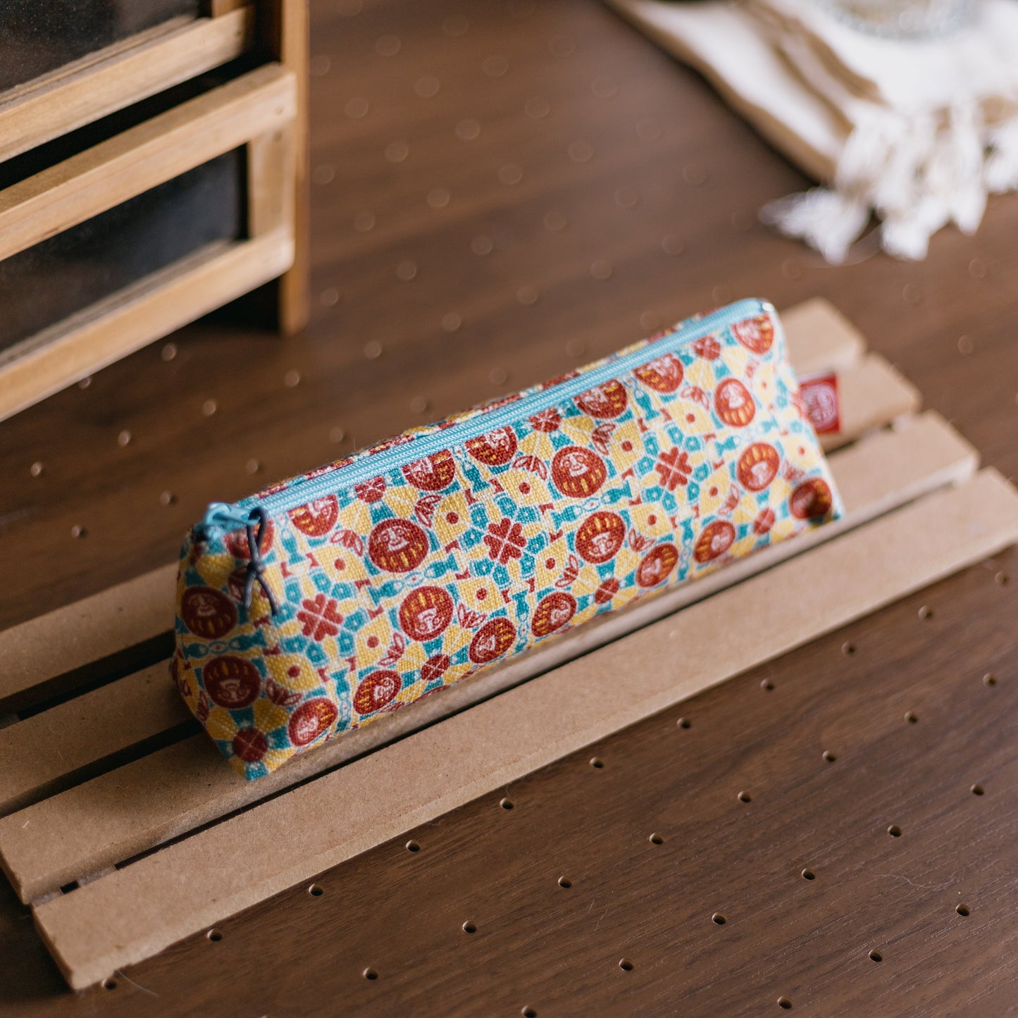 【三角拉鍊包】達摩富士山 ｜磁磚系列