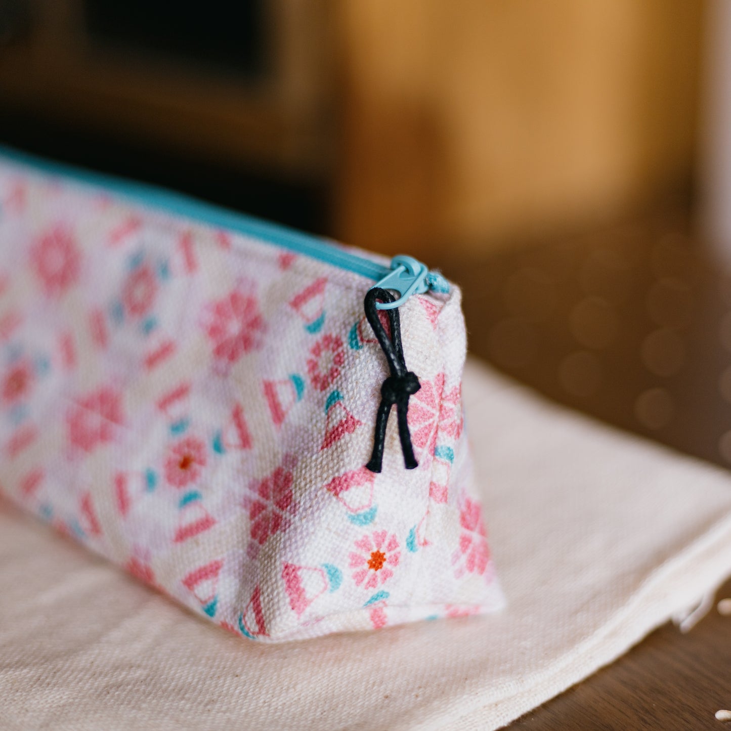 【三角拉鍊包】富士山 🗻｜鮮粉｜磁磚系列