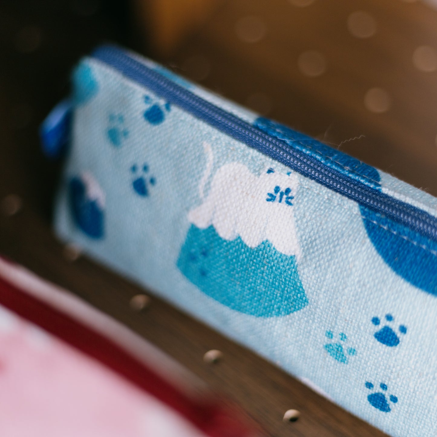 【三角拉鍊包】^•ᴥ•^ Meow in the Sheet | Fuji 🗻