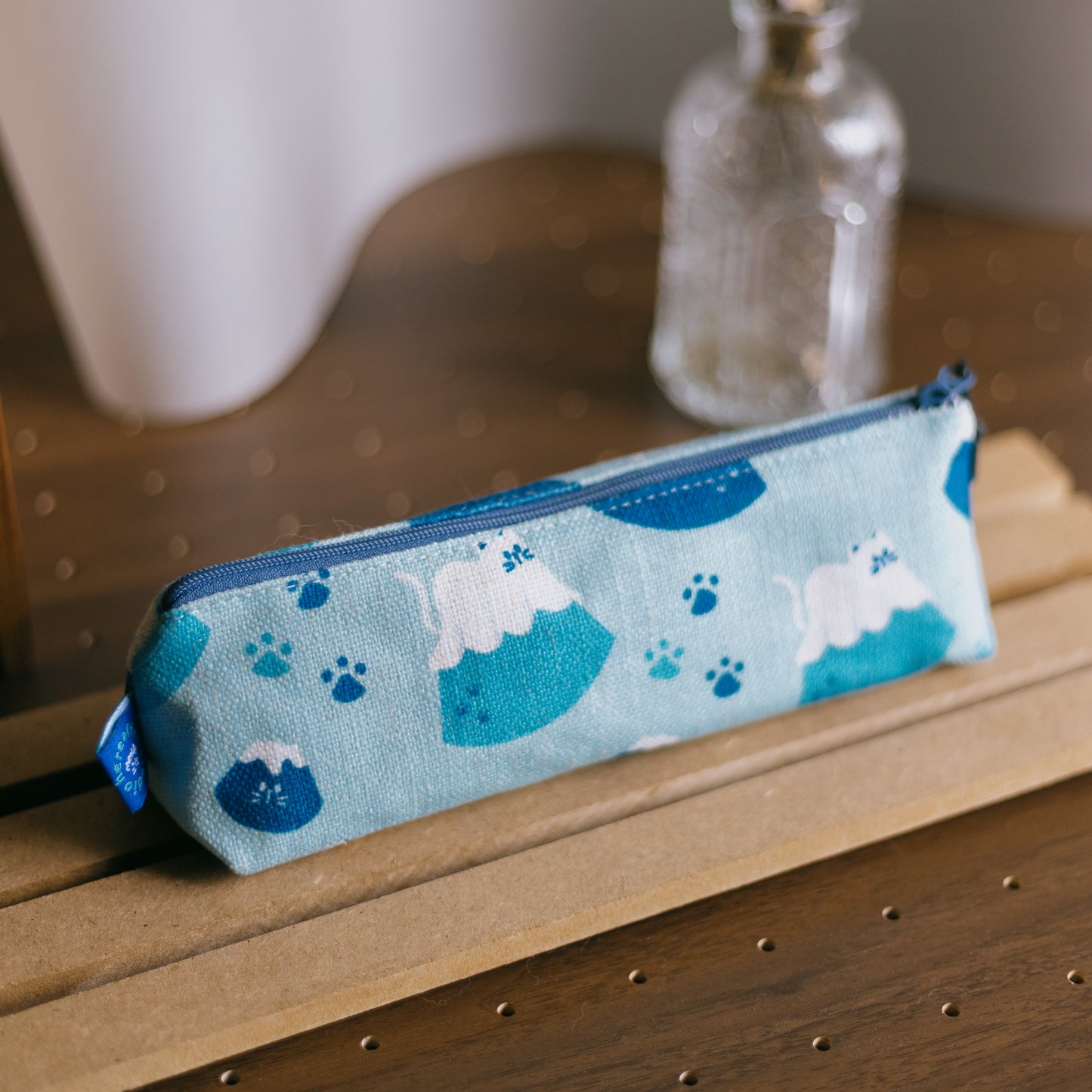 【三角拉鍊包】^•ᴥ•^ Meow in the Sheet | Fuji 🗻