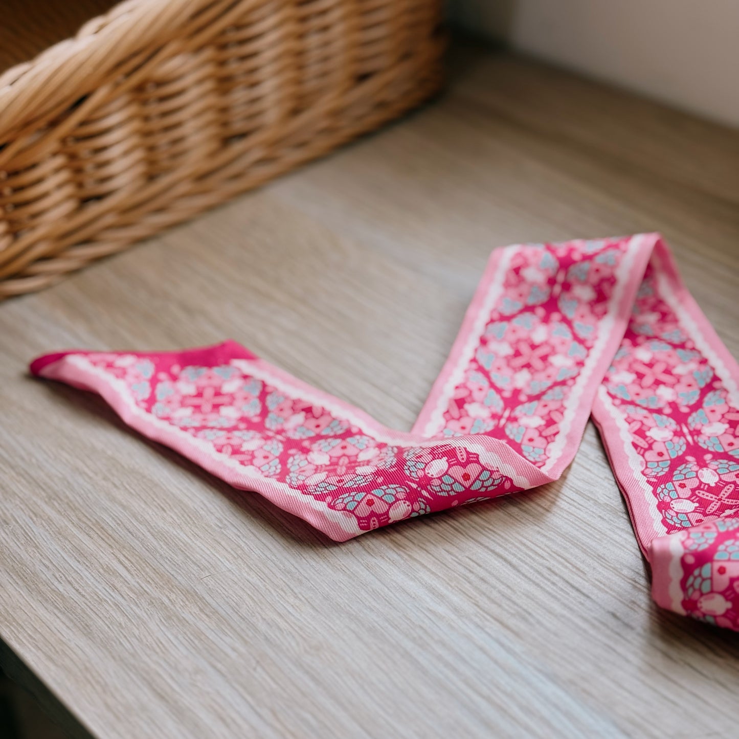 【絲巾】the Jade Rabbit 🐇 小玉兔｜粉｜磁磚系列